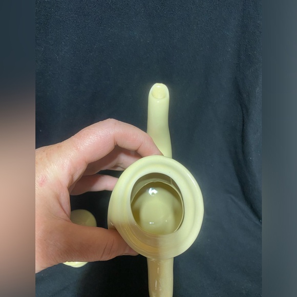 Teapot Retro vintage, cheeky, dancing, butter yellow teapot - Picture 11 of 16